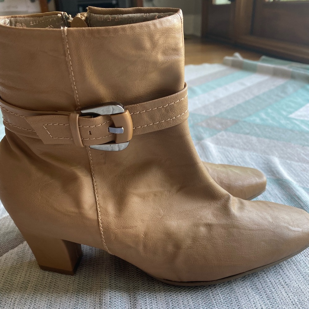 Piccadilly cream boots